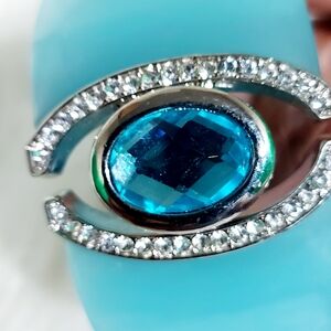 Blue Cuff Bracelet / Hinge and Magnetic Closure / Vintage Aqua Cuff Bracelet